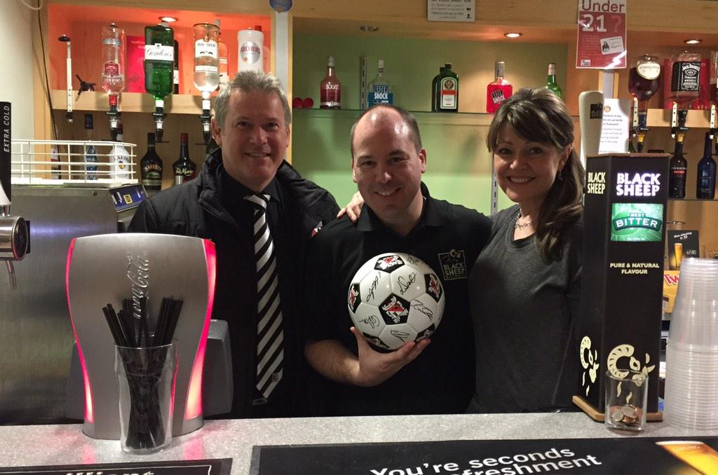 leebrownson's tweet image. thanks to Martin, Karen and everyone at @Official_Darlo for my little leaving present #DFC #signedball