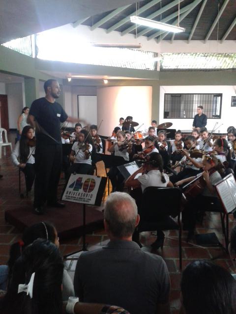 maglyece2012's tweet photo. Cumpleaños para @Elsistema sede Núcleo  Sta Cruz Mérida  #ElSistemaCumple40 @nucleodpr @fosjiem http://t.co/NdPhmpmNZC