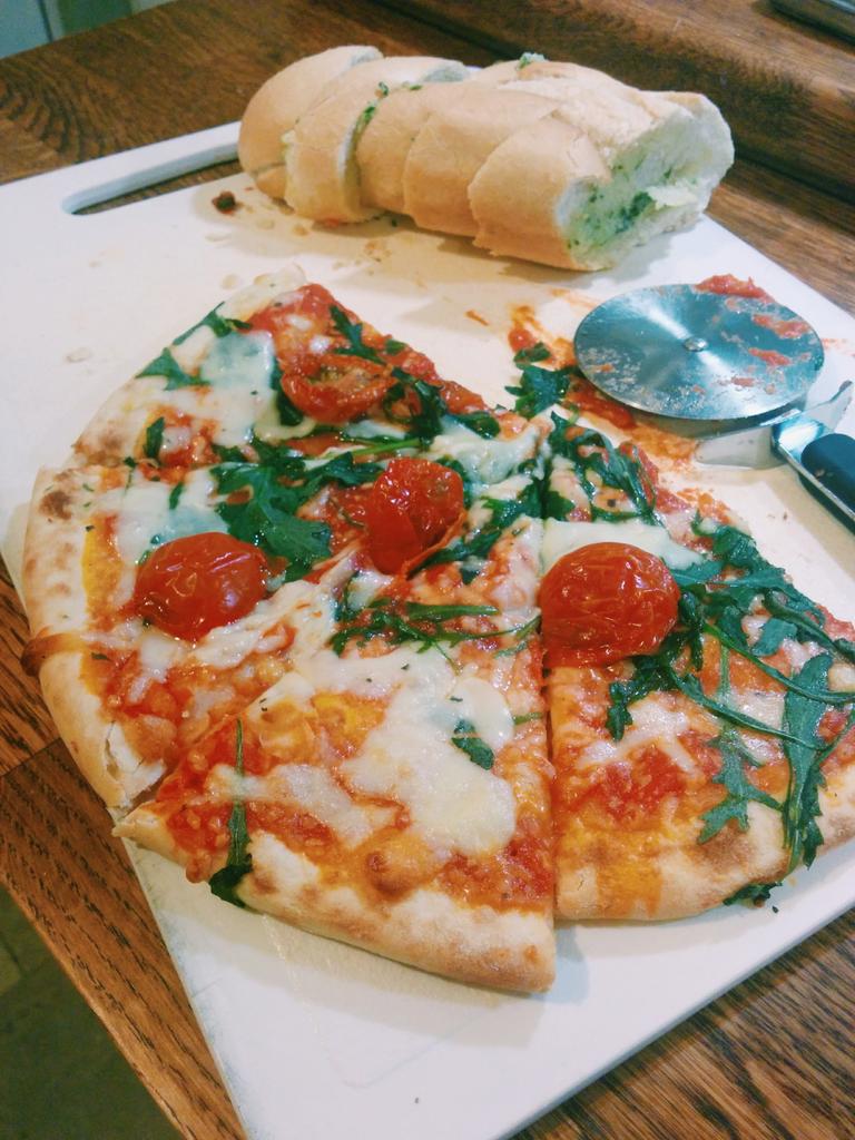 itsBasicallySam's tweet image. Gotta love pizzaaa👌🍕