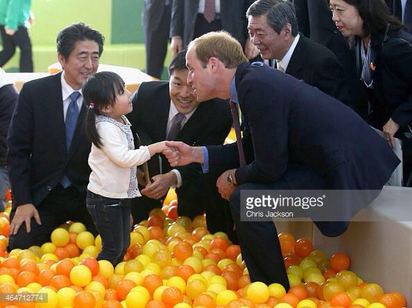 Septembers_Song's tweet photo. A Little Princess meets Her Prince Charming...HRH Duke of Cambridge ๐ฌ๐ง @KensingtonRoyal #Adorabell http://t.co/UmknKWRWUC