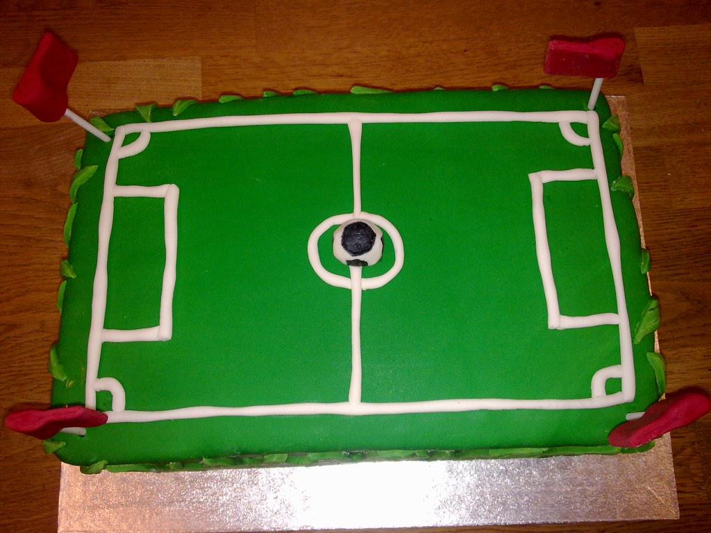 chrishughton123's tweet photo. At least we remembered to get our players cake! @MCFC @YayaToure http://t.co/yHviQpGPTC