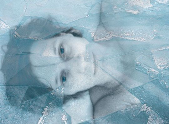 Нашли замороженного человека во льду фильм. Дева льюльяйльяко мумия. Замороженный лед. Замороженный лед. Нашли замороженную девушку во льду.