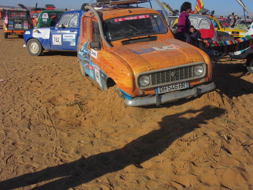 Pas toujours sympa les copains à nous mettre du sable dans les roues :D JOUEZ => x.com/LDLC/status/56…