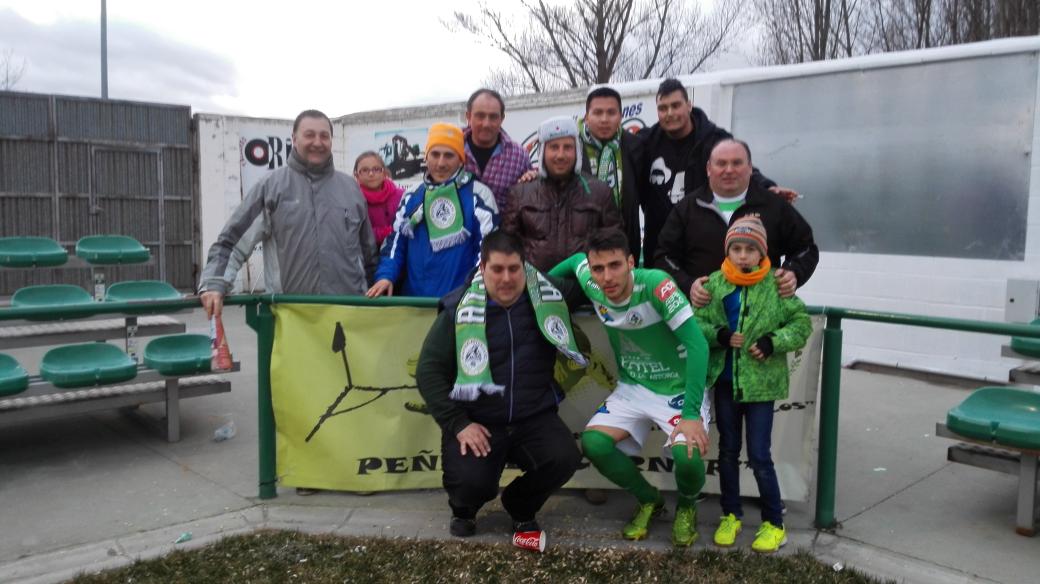 chuckcarrasco's tweet photo. El gran @MGRuben6 el dia de su despedida del @AtleticoAstorga con la buena gente de @elcornerastorga suerte campeon!! http://t.co/dCQpoxmwqo