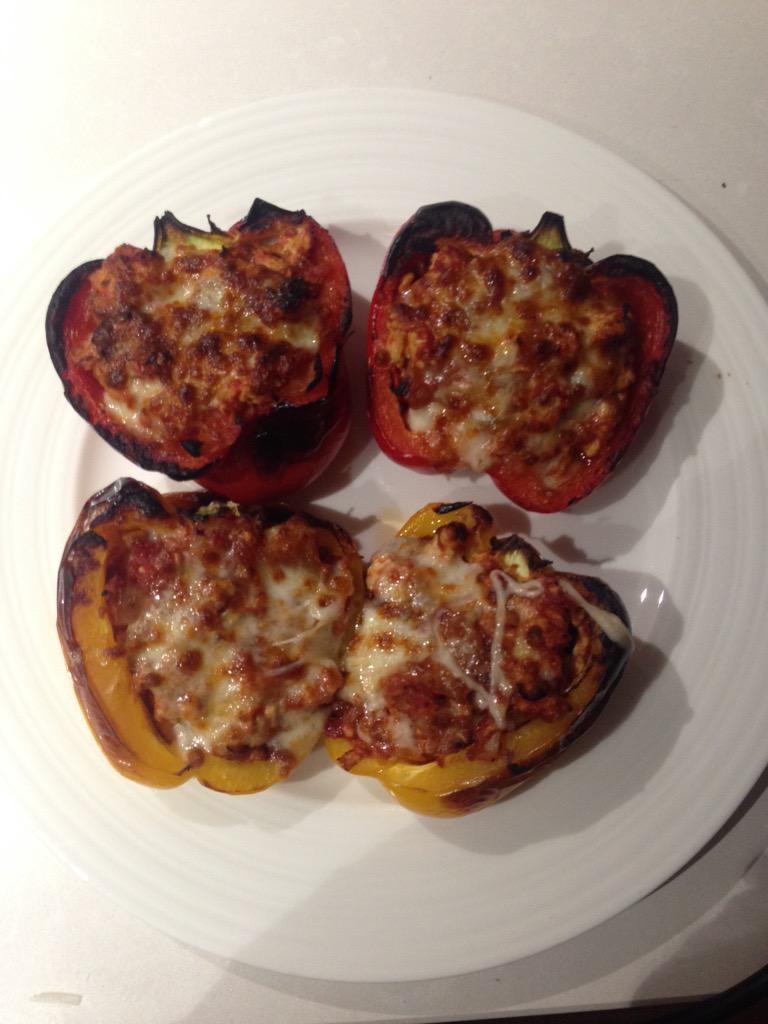 gettinglean15's tweet image. Day 6/90 felling stuffed after these stuffed peppers 🐷 such a big portion!!! #90daysssplan