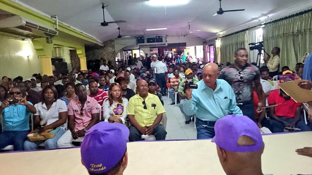 temomontas's tweet photo. Inicia asamblea con los coordinadores de #HatoMayor, #ElSeibo, #SanPedroDeMacoris e #Higuey. http://t.co/xuhPsc368w