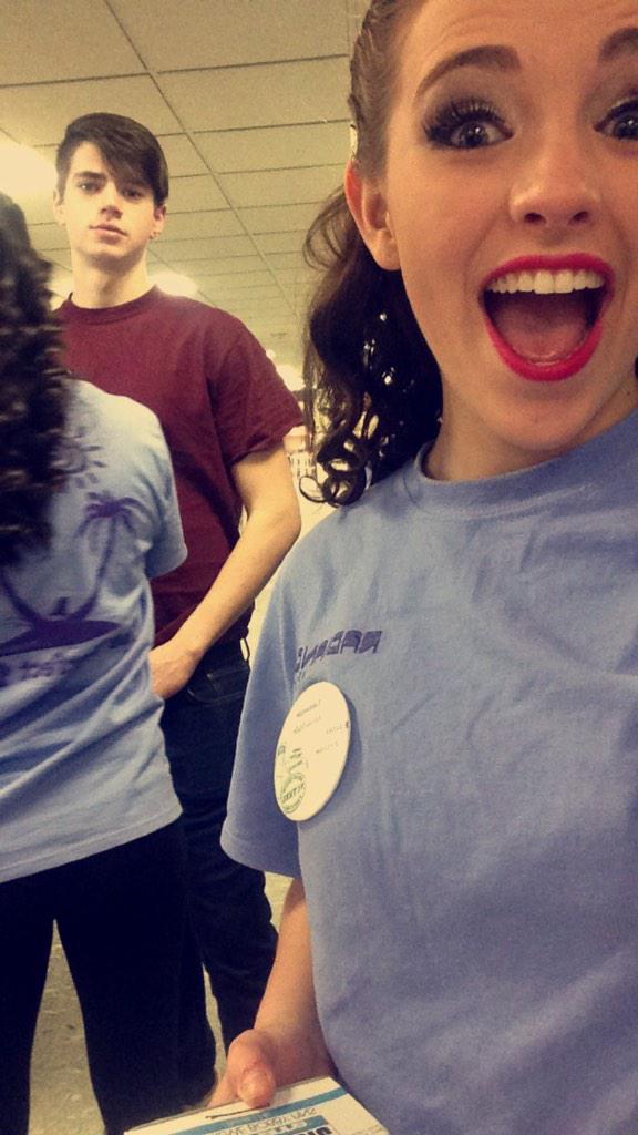 alyssaa_sladee's tweet photo. #nutmeg2015 🎉 http://t.co/YLS0Vhygrs