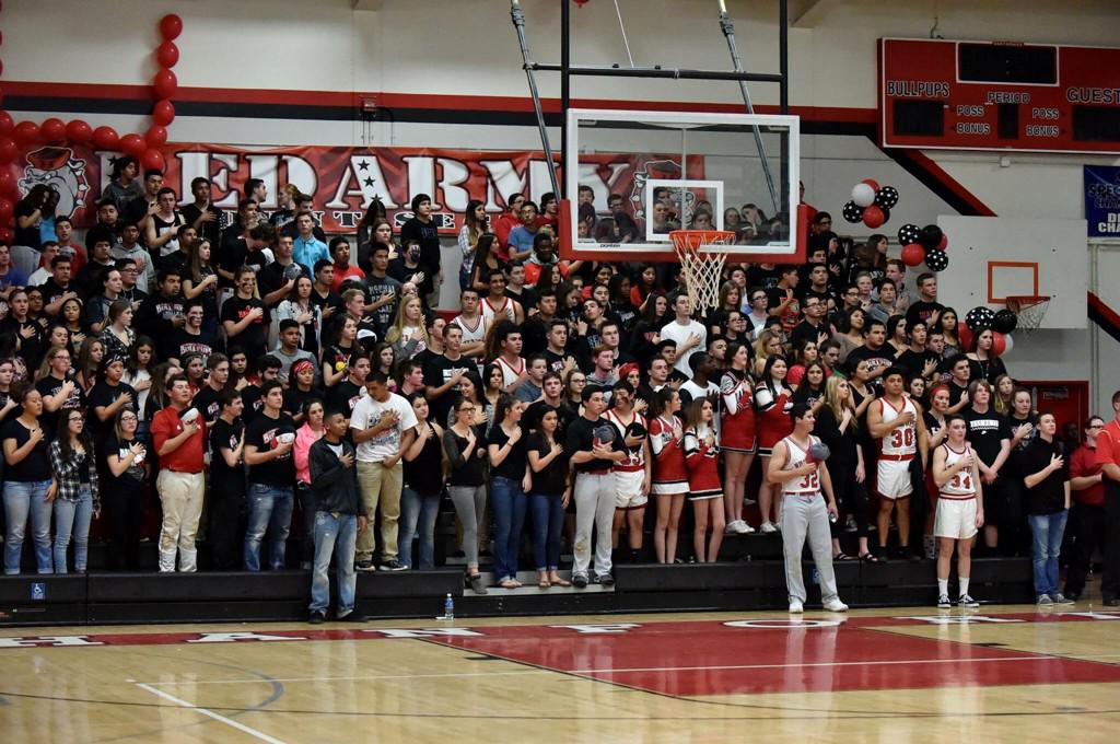 henry_loya's tweet photo. Best student section around 🐾🐾 http://t.co/yiK0YRBh1e