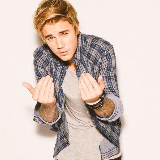        Justin                          w
Justin Bieber Happy Birthday!!!  