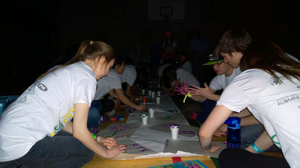 ualbertaDM's tweet image. Finger painting! We're doing everything at @UAlberta Ed Gym #ualbertadm #ftk