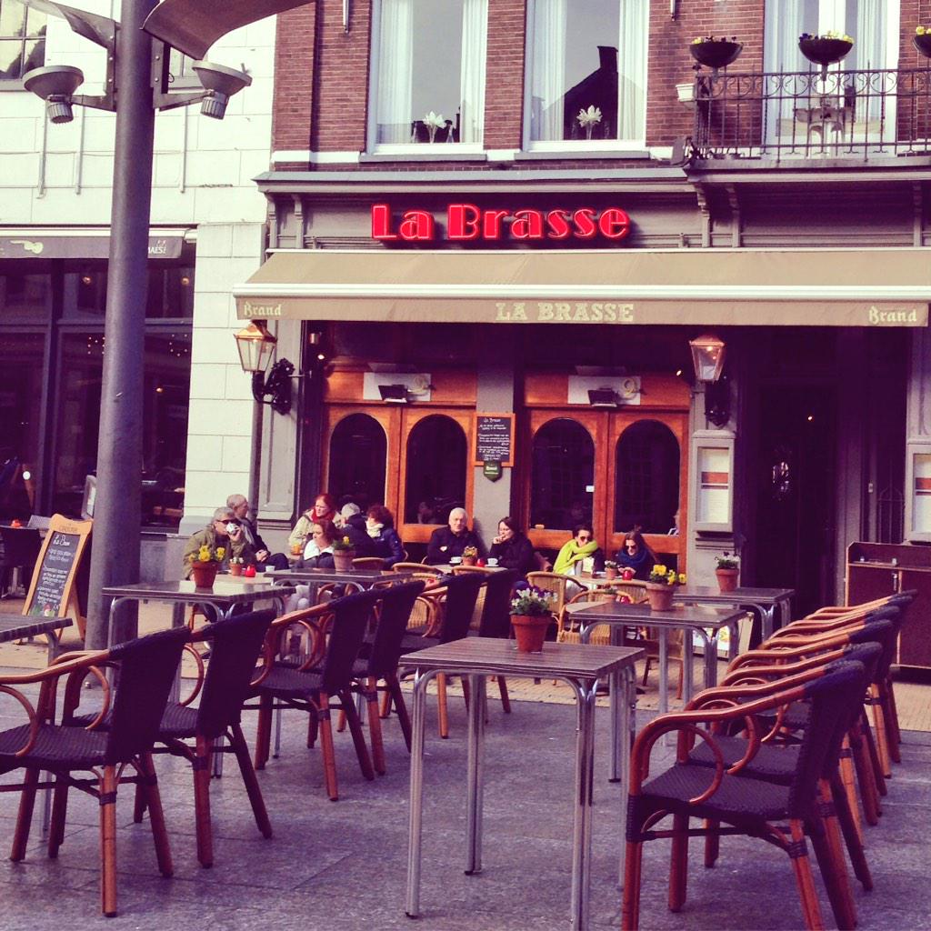 BramRStob's tweet image. De eerste zonnenstralen op het Poeleterras! Dank @Omekogroningen #printemps2015 #labrasse #terras #lente