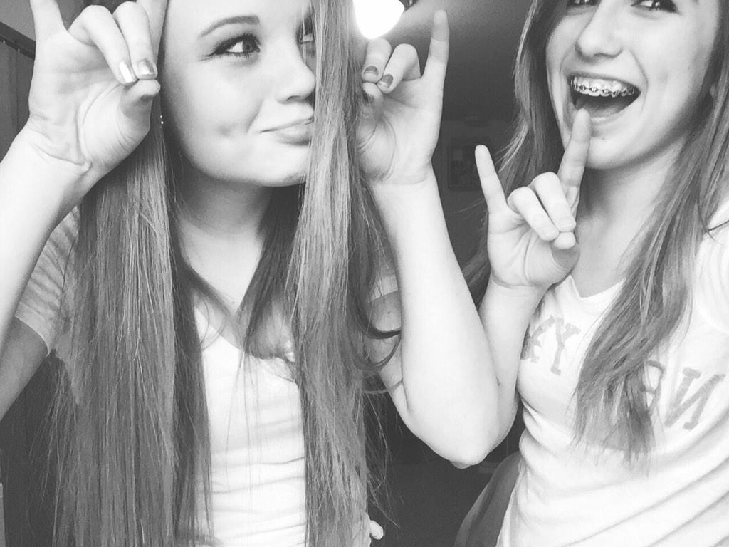 alanawickering's tweet image. Is it rad or are the llamas¿ #questionstoponder @Haeee_