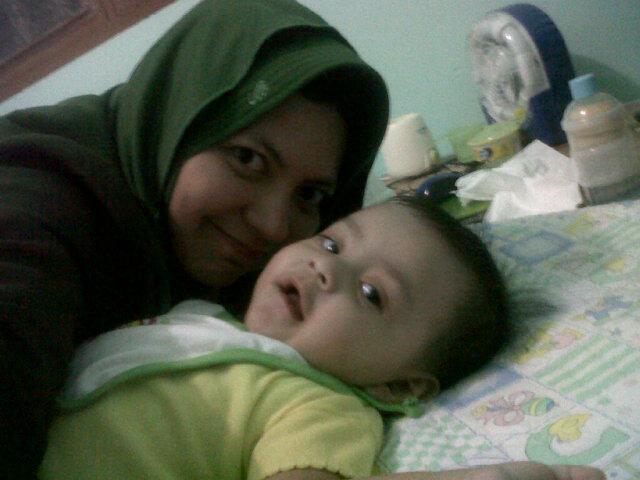 Anak mama cepet sembuh yaa... *kisshug