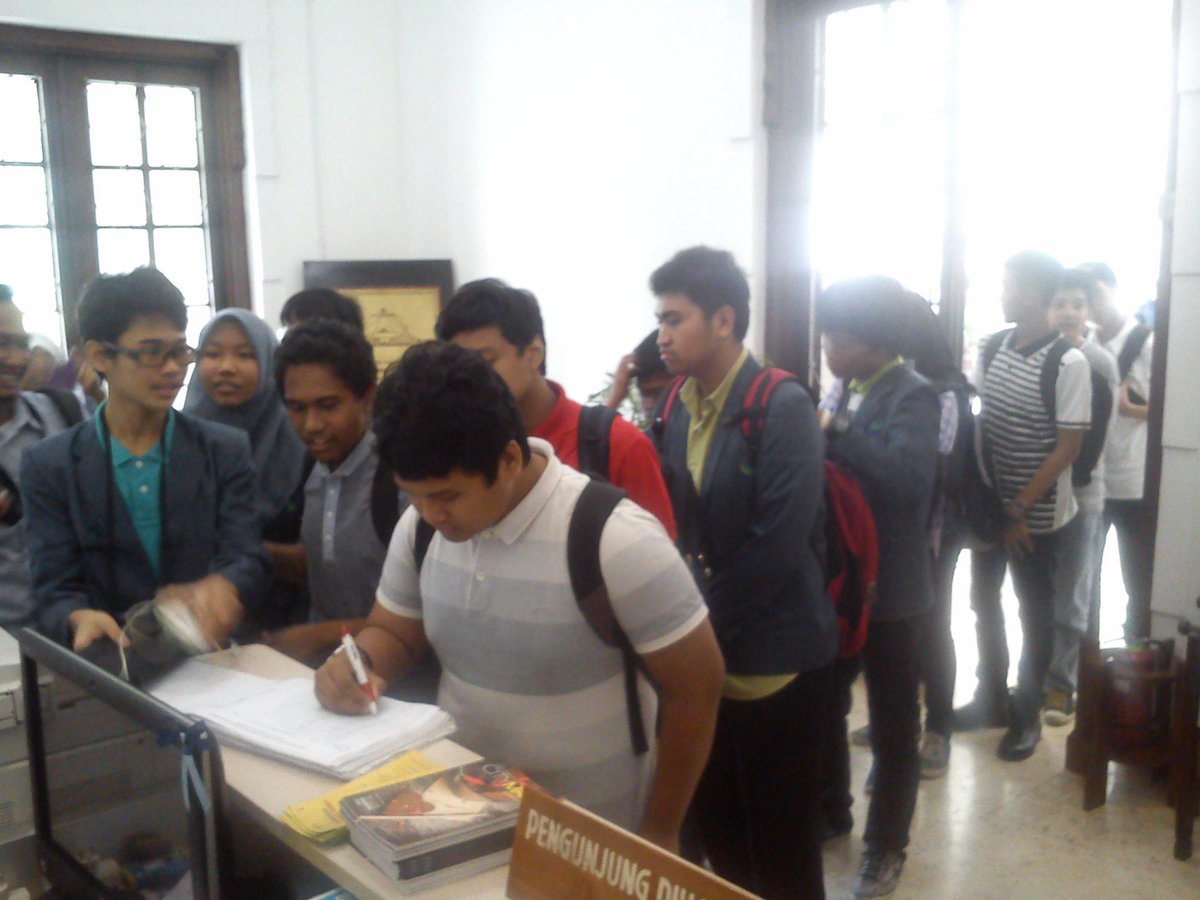 Study tour dari Sekolah Menengah Atas "ALAM INSAN MULIA" Surabaya di <a href="/Perpus_BIsby/">Perpustakaan BI Sby</a> ....