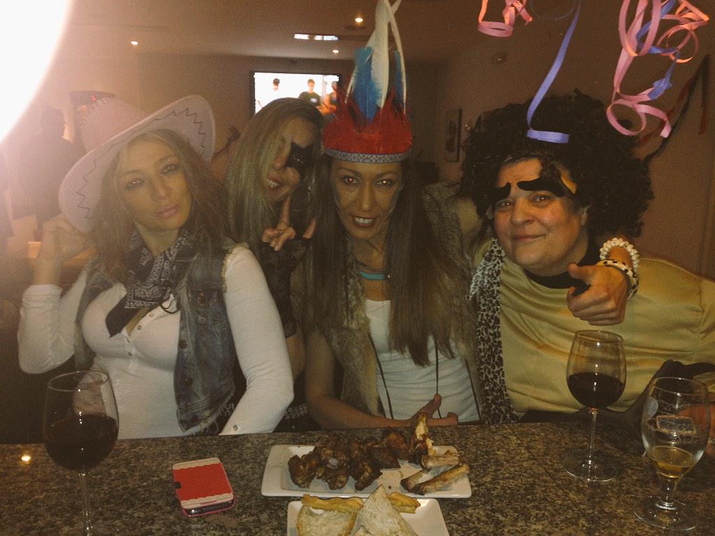 <a href="/mariaamorb/">mery_lof</a>: Hoy va de indios... vaqueros y algo mas 😂😂😂