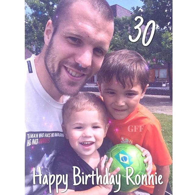 I know it\s a little late but also Happy Birthday to our wall of defence, Ron Vlaar!     