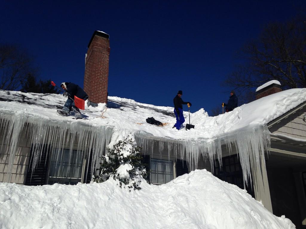 hoosic's tweet photo. Roof shoveling. #blizzardof2015 #hoosic #springisnevercoming http://t.co/6aKcpqSU4r