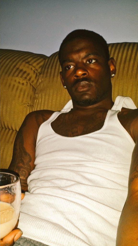 ImAllSkreweddUp's tweet photo. It makes a south side playa lean http://t.co/4hLhfw2ycT