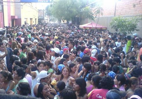 jpvm22's tweet photo. @PeriodistaV Lunes de mojazon en plazas parques y en el campo de Tarija http://t.co/ffLIXthvWt