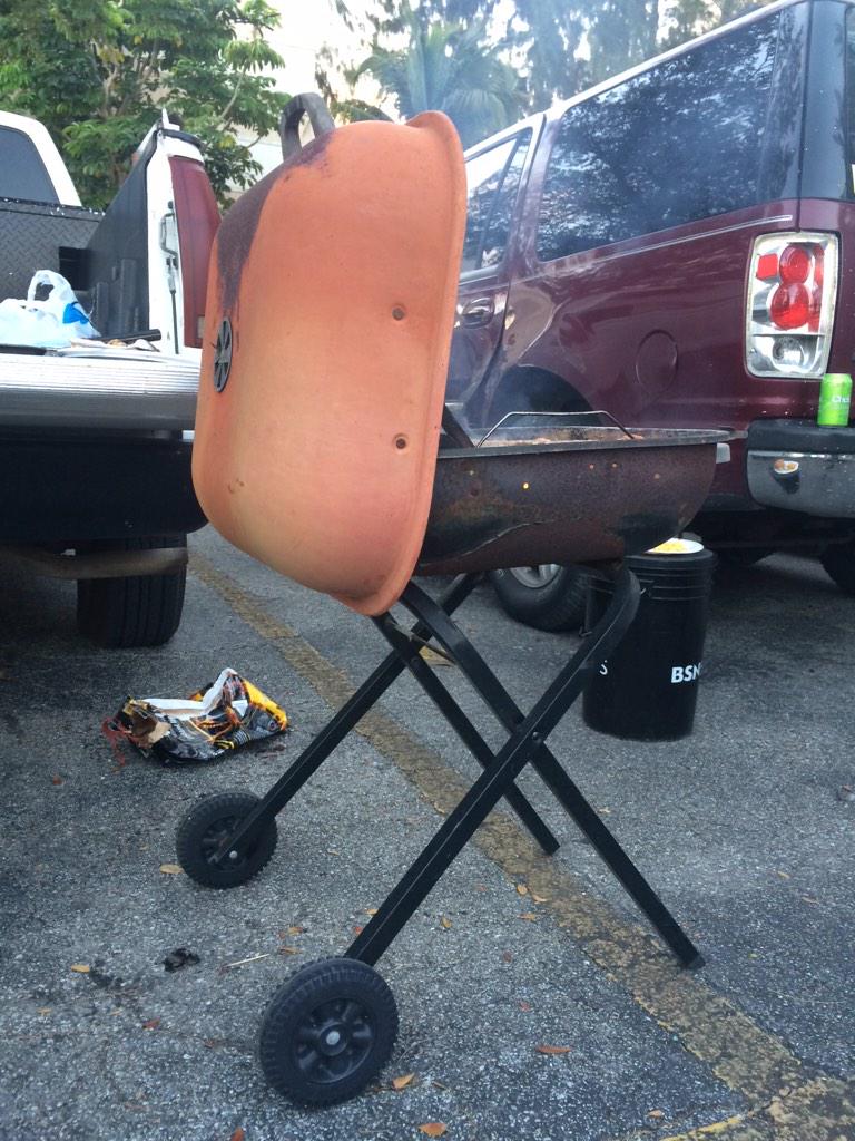 ACtwo7's tweet photo. grillin chillin http://t.co/GOkBDcLOJX