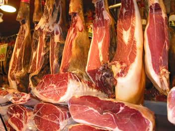 jpvm22's tweet photo. @PeriodistaV Mercados populares en este feriado largo, especulan con los productos de primera necesidad http://t.co/EHO4X31R0K