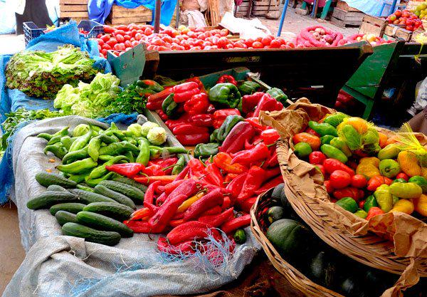 jpvm22's tweet photo. @PeriodistaV Mercados populares en este feriado largo, especulan con los productos de primera necesidad http://t.co/EHO4X31R0K