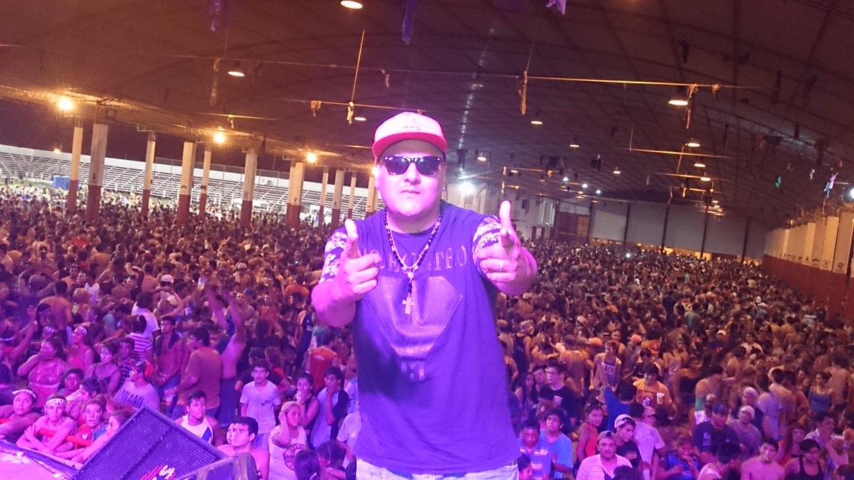 jordanProMusic's tweet photo. Esto es en el moustro   llamado. RANCHILLO @AkkuaManagement. @arielruiz007 @fabrycab @sandro_hugo @ChapaGramajo http://t.co/PItTDwIuJi