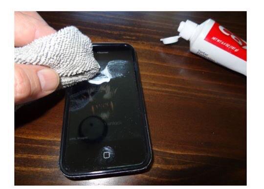 mapecparati's tweet photo. #TipsMapec sabes que hacer si la pantalla del celular esta rayada, fácil solo aplica pasta de dientes con un trapo. http://t.co/8LdJkUV8eS