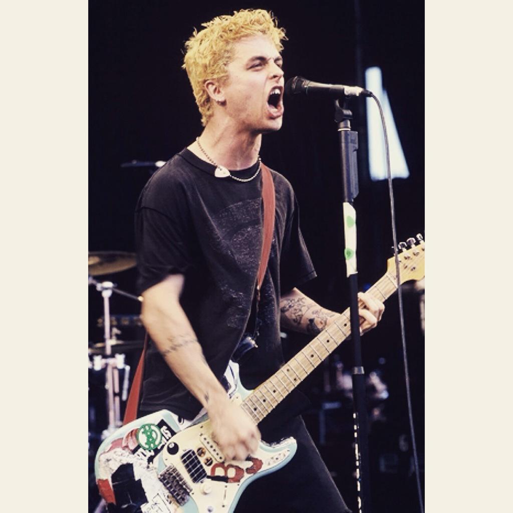 Happy 43rd birthday to Billie Joe Armstrong!! my favorite musician in the whole world. I\ve so much to thank him for 