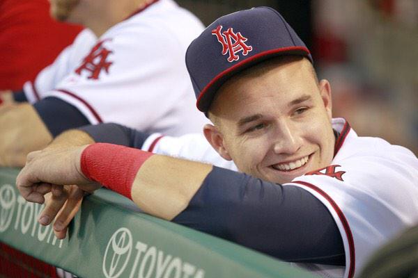 CSUF_Baseball's tweet photo. #MikeTrout #FaceOfMLB #10 @Troutstanding @AngelsFamily27 @RedArmyAngels @Halo_Hooligans @TylerSkaggs37 @KoleCalhoun http://t.co/TXhkR6BWnA