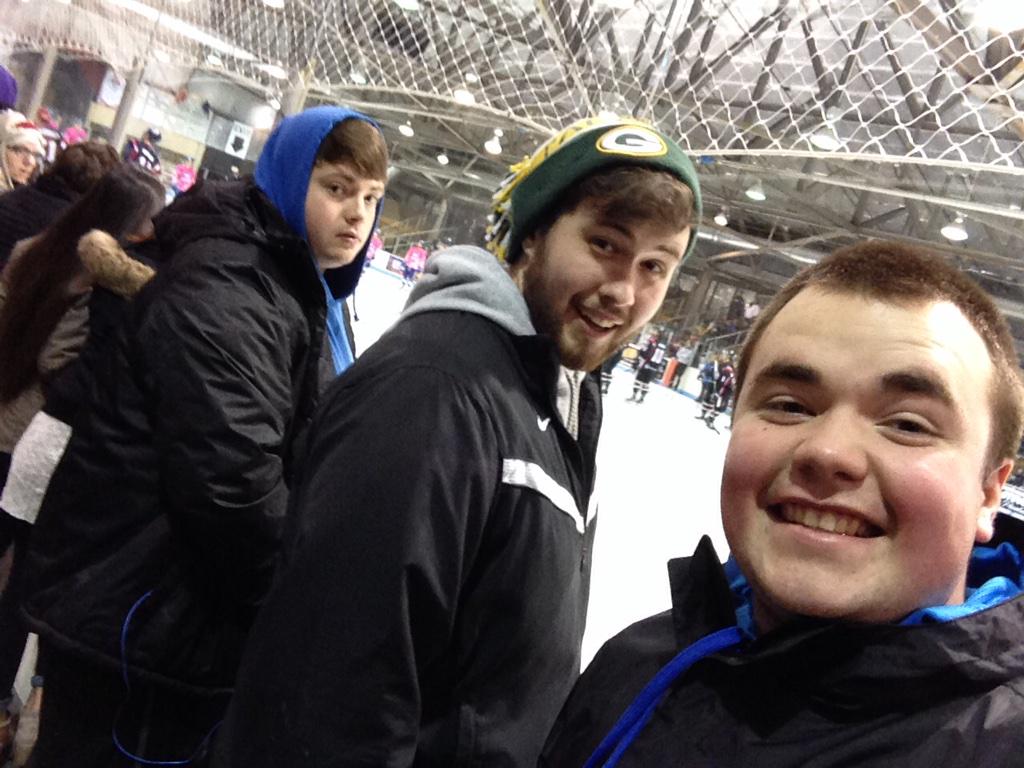 DalenBoyd's tweet photo. Hockey is Life #ScoreTouchdowns! http://t.co/T7gxfTsTMj
