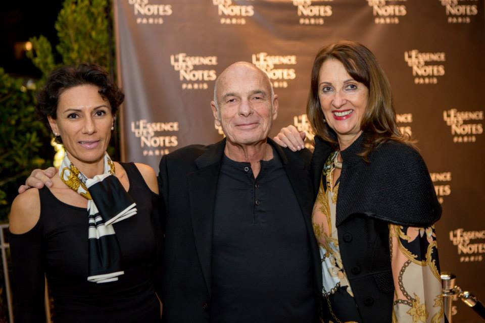 EssenceDesNotes's tweet image. Stylish chic Miami guests having the time of their lives with look-alike Pitbull at #LoveNotes #Miami