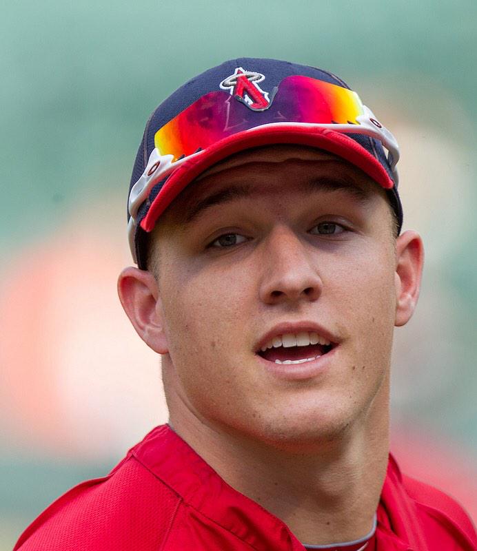CSUF_Baseball's tweet photo. #MikeTrout #FaceOfMLB #11 @Angels @Troutstanding @AngelsFamily27 @RedArmyAngels @Halo_Hooligans @Blake_Knockouts http://t.co/MLHcuG5cHA