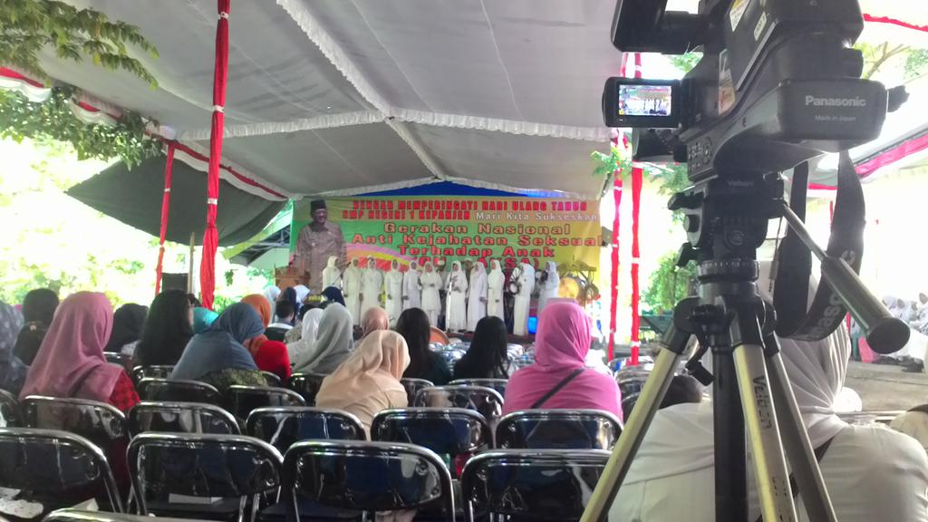 SMEAMUTV_SMK5's tweet photo. ULTAH dengan tema "gerakan nasional anti kejahatan seksual terhadap anak (GN_ASKA) in smpn 1 kepanjen @MALVOCS_SMEAMU http://t.co/THGrPtJGVD