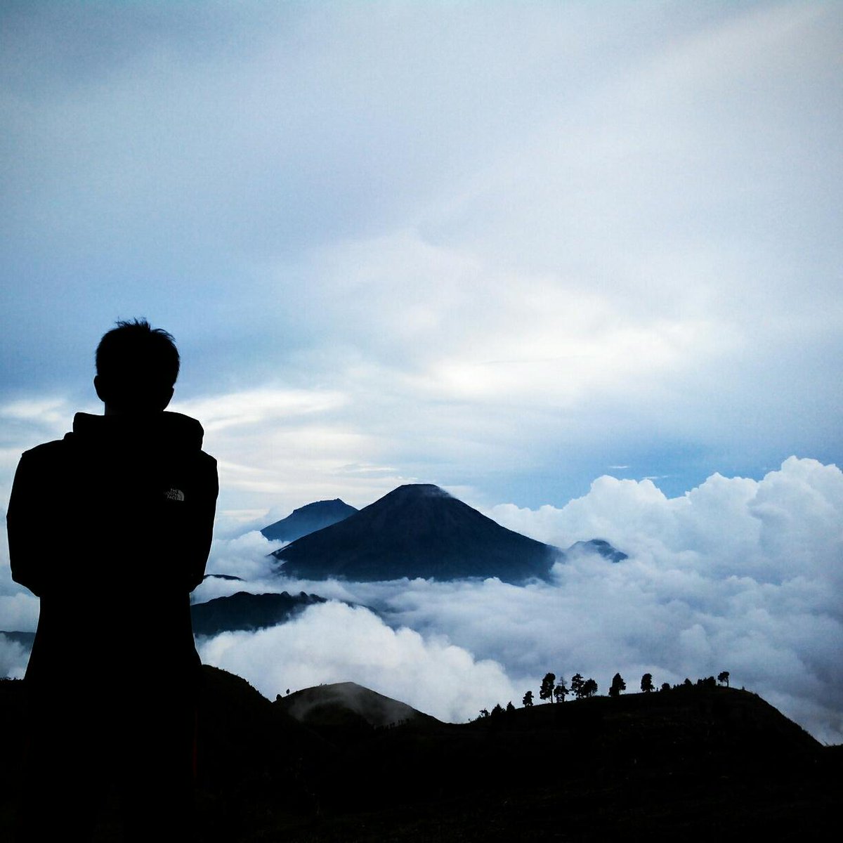 dikaculun's tweet photo. @infopendaki selamat pagi dari Mt. Prau http://t.co/P4rjaONaLN