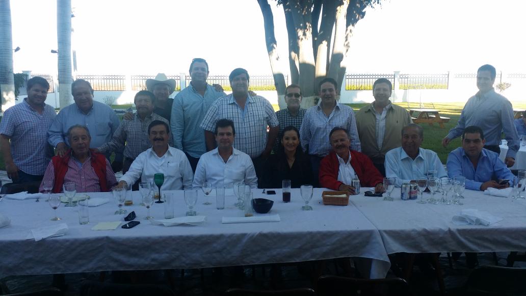 irissanchezchiu's tweet photo. Comida con amigos, gracias por la confianza y el apoyo. Vamos con Todo! @CDEPRISonora @CNCSonora1 @MaloroAcosta http://t.co/vbiG7Sf6V6