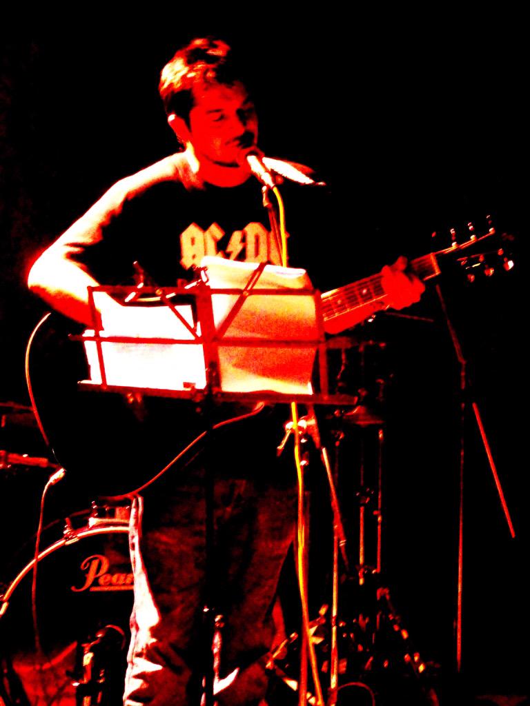 passingthought_'s tweet photo. Live . #indie #indiemusic #LetsTalkMusic #music #ManagersPro #gig #Mumbai http://t.co/UjZv5aPzIE