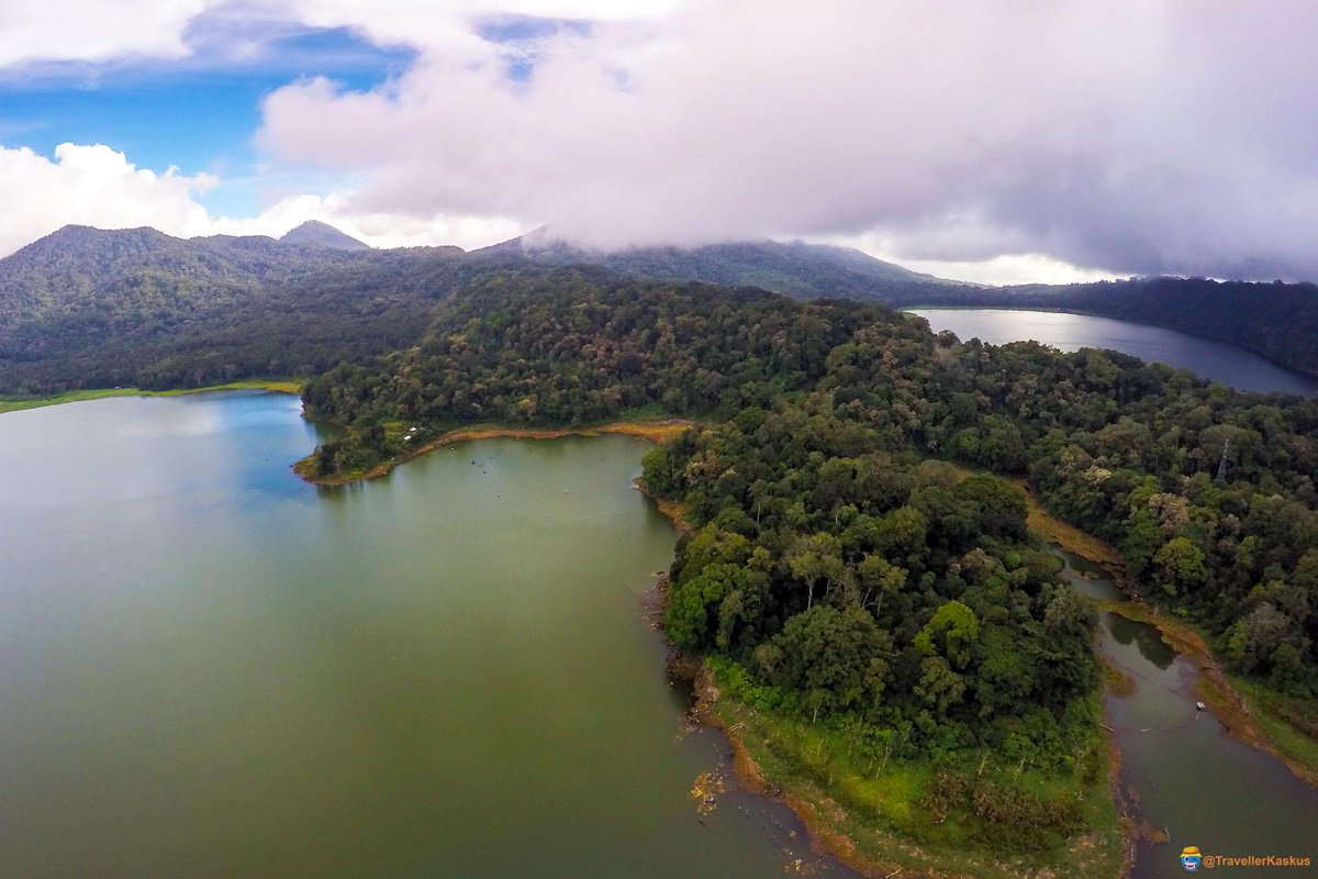 TravellerKaskus's tweet photo. #BoycottBali , Are You Sure ? l Twin Lake - Buyan &amp; Tamblingan - ,Bali, Indonesia  #1000PlacesToSeeBeforeYouDie http://t.co/oJlW9JIZpX