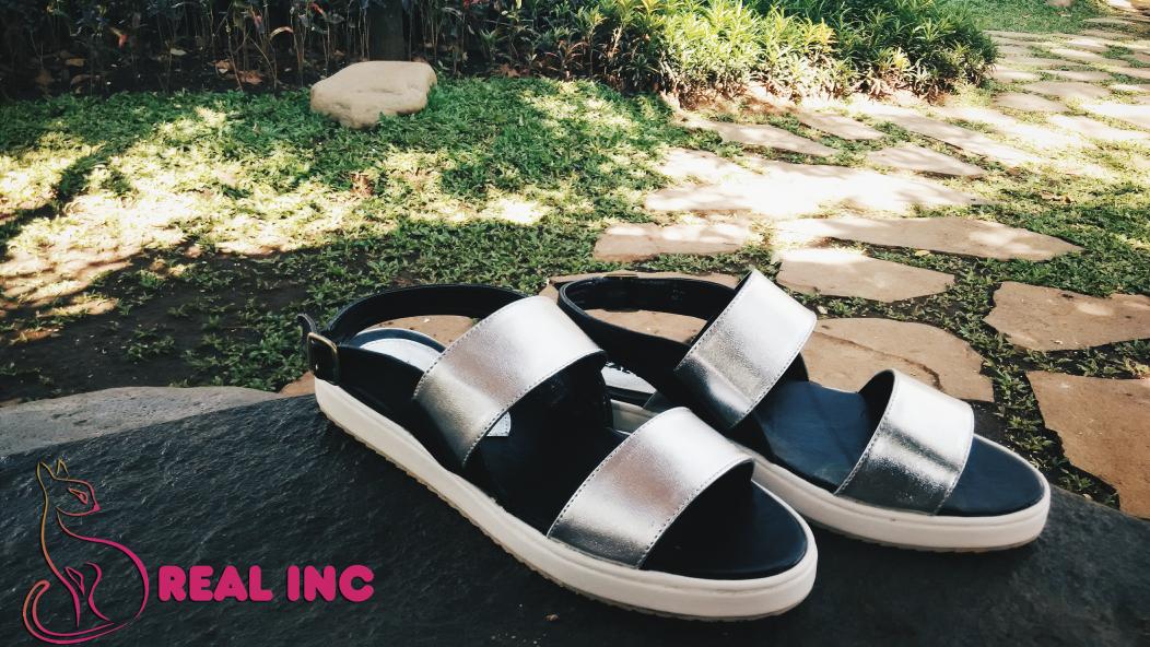 REALincstore's tweet photo. READY STOCK • Amber Plarform Sandal (silver) by REAL INC | IDR 219.000 size: 37-40 order: Whatsapp 081315667605 :) http://t.co/shVVoJYl9Q