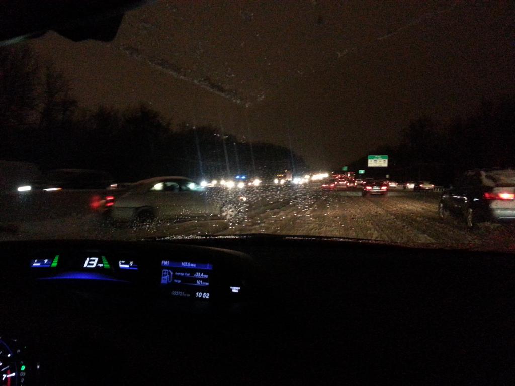 iamazingrace's tweet photo. We've been driving for nearly 9 hrs and still have another to go... seen so many cars spin out. #CompactedSnow http://t.co/vq6BaXa9Ne
