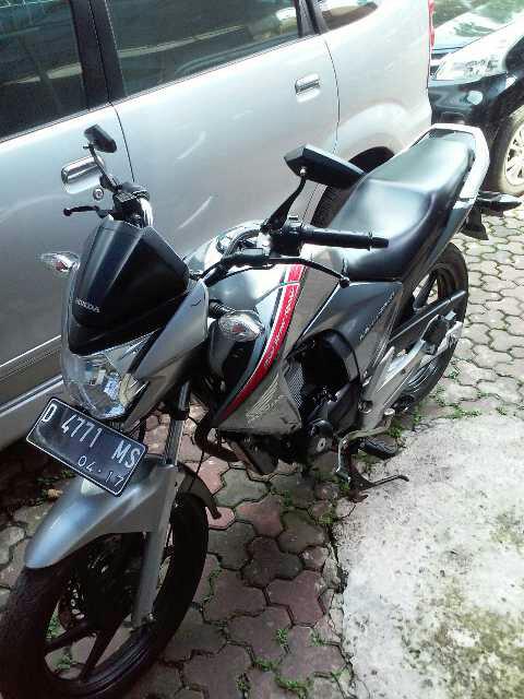 ahyabe's tweet photo. Barangkali ada yg lg nyari megapro km 1800016jt nego masih mulus 2012 @infogarut @infobandung  @infobdg @infobdgFJB http://t.co/sezLR9IBQQ