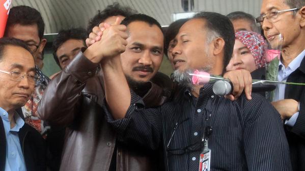 Arep dadi koyo ngopo iki negriku?? #saveRI 

"Ketua KPK Abraham Samad Jadi Tersangka" dlvr.it/8bKMjs