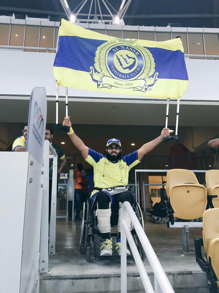 austin_110's tweet photo. هذا المشجع النصراوي يعطي دروس مجانية في الوفاء والاخلاص والعشق والإنتماء ليت كل جمهورنا مثله
#النصر
#قروب_الصناديد 💙💛 http://t.co/l6iubWgzmy