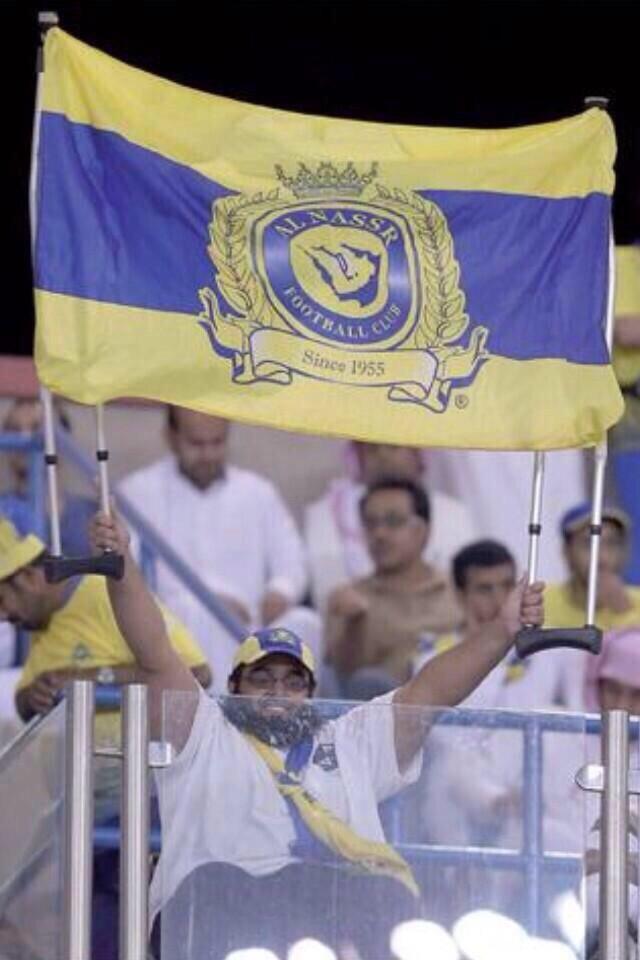 austin_110's tweet photo. هذا المشجع النصراوي يعطي دروس مجانية في الوفاء والاخلاص والعشق والإنتماء ليت كل جمهورنا مثله
#النصر
#قروب_الصناديد 💙💛 http://t.co/l6iubWgzmy