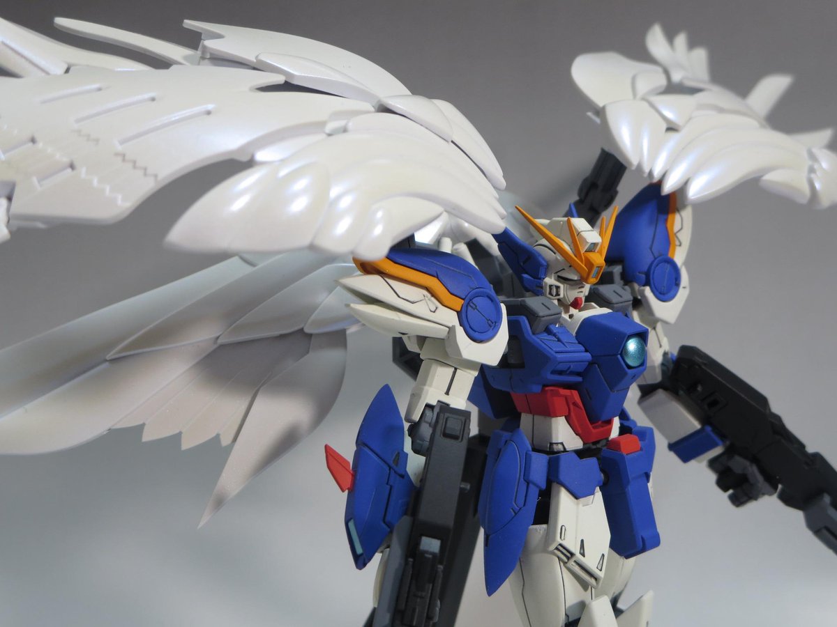 Yuya Rg ウイングガンダムゼロカスタム 完成しました 羽はパール塗装にパール塗装を重ねてみました V Http T Co I10e5bfqyr