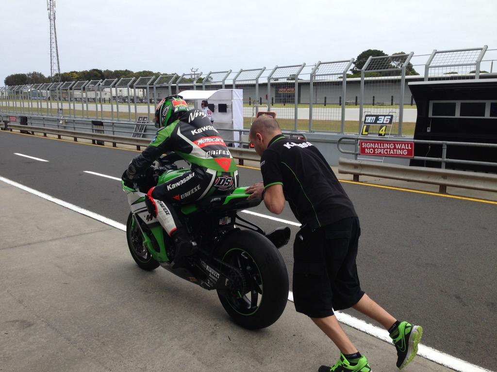 PederciniRacing's tweet photo. @PICircuit @WorldSBK test 30 minutes to go. New engine works very well. @davidsalomds is getting better and better http://t.co/vi2yAzjjLK