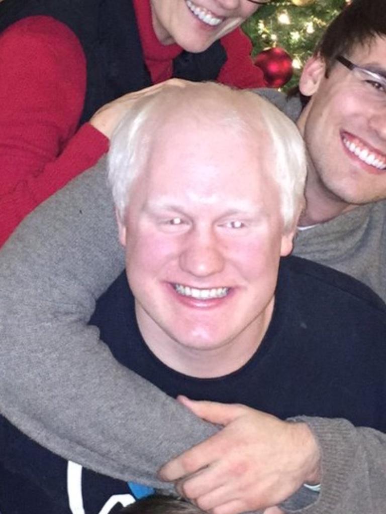 OliviaWeidert's tweet photo. If this gets 300 retweets by Thursday I get to shave @AlbinoRhino0 head! RETWEET IT! #BaldAlbino #HelpAGirlOut ✂️👻🐁 http://t.co/RmtxGsrRe1