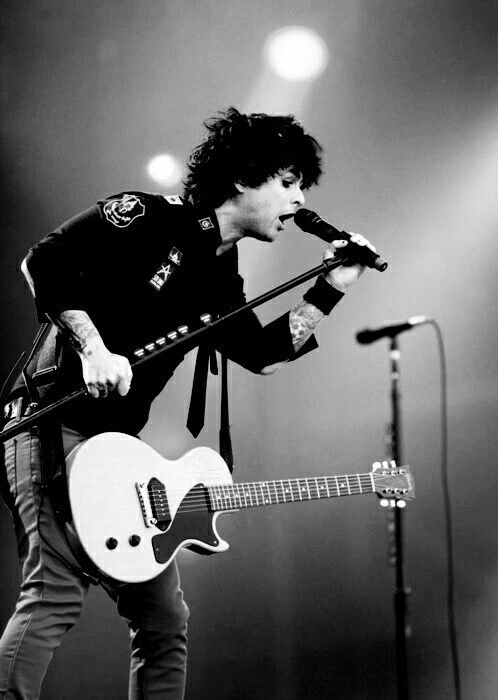  HAPPY BIRTHDAY BILLIE JOE ARMSTRONG    