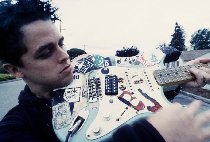 Holy shit happy birthday to my boyfriend Billie joe Armstrong 