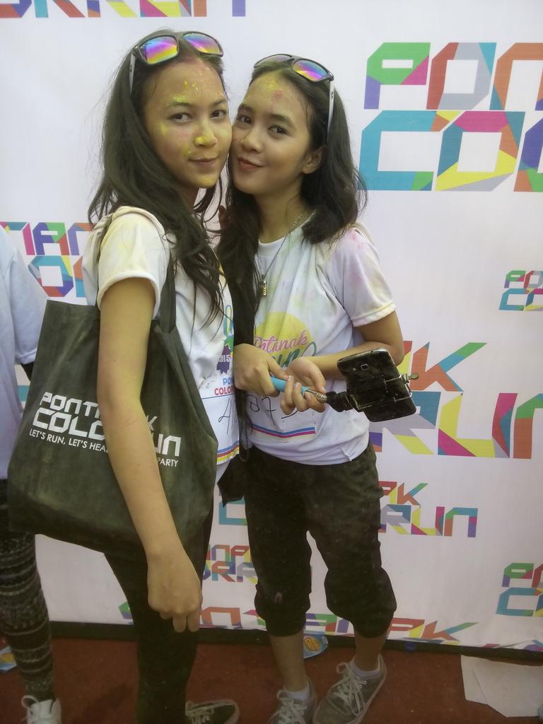 nadiajsc's tweet photo. @PNKcolorrun #pnkcolorrun2015 http://t.co/c6XTnj1JLy